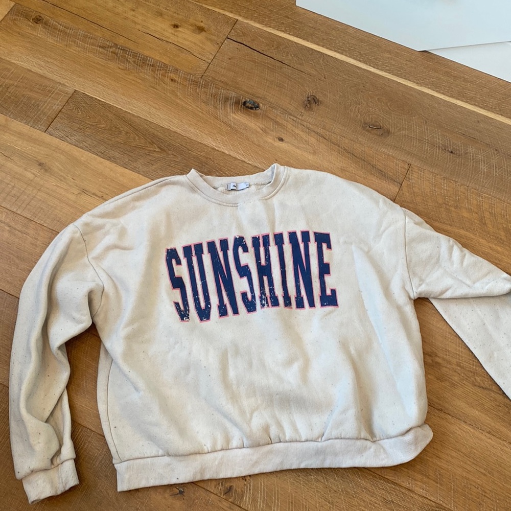 Adika! Cute crewneck! Oversized fit!